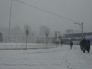 Taksim beyaza büründü