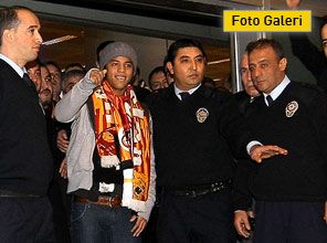 Dos  Santos İstanbul'da - Foto