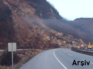 Kocaeli'de kent merkezinde heyelan