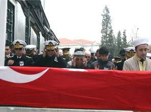 Albay'ın ailesi, eşi ve Başbuğ'u es geçti