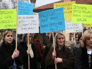 Başörtüsü yasağını protesto ettiler - Foto