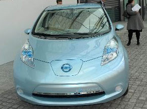 Nissan elektrikli otomobilini tanıttı