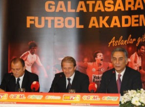 Rijkaard'ın yerine geçmeye...