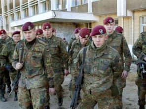 Afganistan'da 2 NATO askeri öldü
