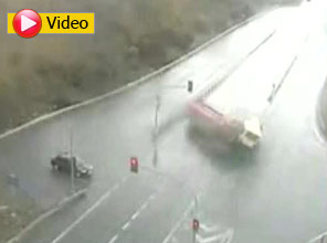 �kitelli'deki Tanker ve Minib�s Kazas�n� Video izle
