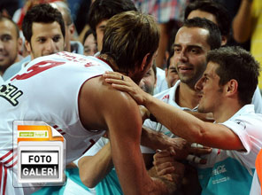 12 Dev Adam'a, A Milli destek - Foto