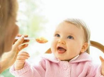 Annenin yedirme ısrarı çocuğu obez yapıyor
