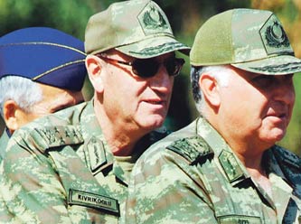 Komutanlar Ankara'ya dönmüyor