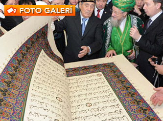 Dünyanın en büyük Kur'an-ı Kerim'i - Foto