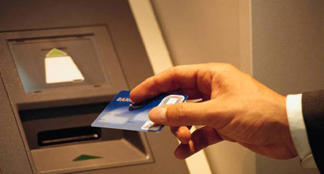 ATM'ye sıkışan para, buhar oldu