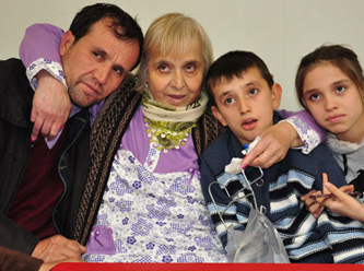 36 yıl sonra çocuklarına kavuştu 