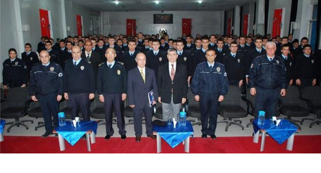 Zirve Üniversitesi'nden polis adaylarına seminer