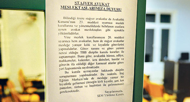 �stanbul Barosu'nda 'ba��rt�l�ler giremez' afi�i