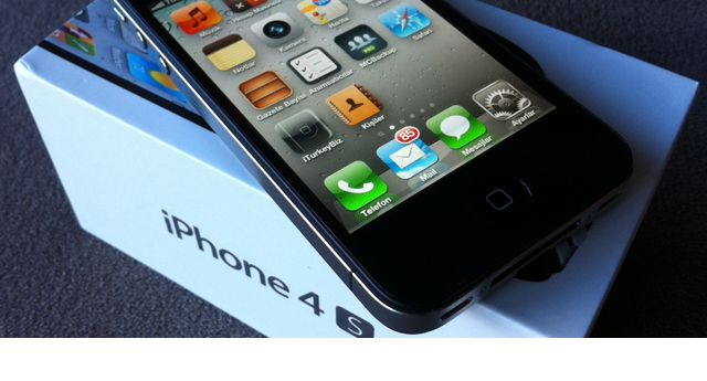 Ve iPhone 4S Türkiye'de satışta