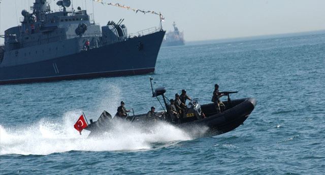 Türk gemileri ateş açtı iddiası