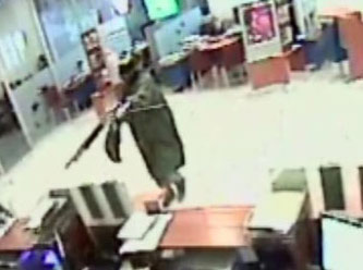 Pompalı tüfekle soygun kamerada