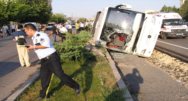 Bursa'da otobüs devrildi