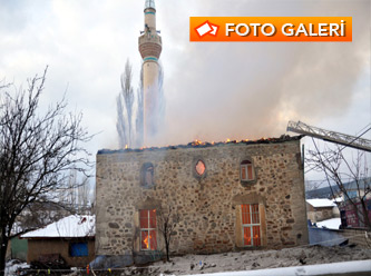 110 yıllık cami kül oldu