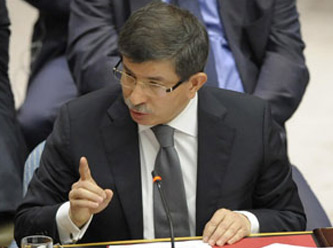 Davutoğlu'ndan Yunanlı parlamentere tepki