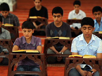 Modern yöntemlerle Kur'an öğretiyorlar