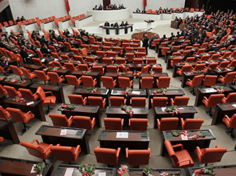 AK Parti ile CHP istifa etti, MHP askıya aldı!