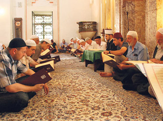 480 yıldır her gün hatim indiriliyor