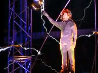 Vücuduna 1 milyon volt elektrik verildi!