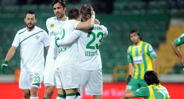 Timsah işi ilk yarıda bitirdi: 4-1