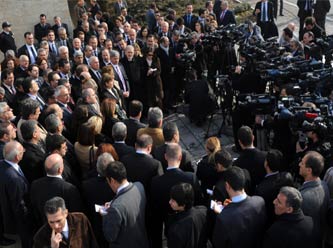 CHP'li vekiller slogan attı