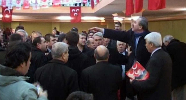 MHP kongresinde yumruklar konuştu