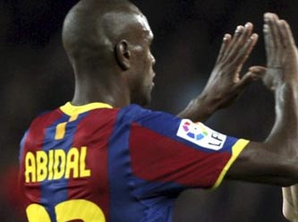 Abidal bir yıl daha Barcelona'da