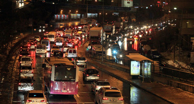 Topbaş İstanbullulardan yardım istedi