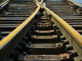 Hırsızlar tren raylarını çaldı