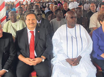 Türk okulları Afrika'da fukaralığı bitirecek