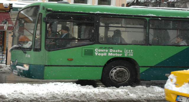 Otobüs ve metro seferleri artırıldı