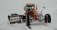 Düğün konvoyu karda mahsur kaldı