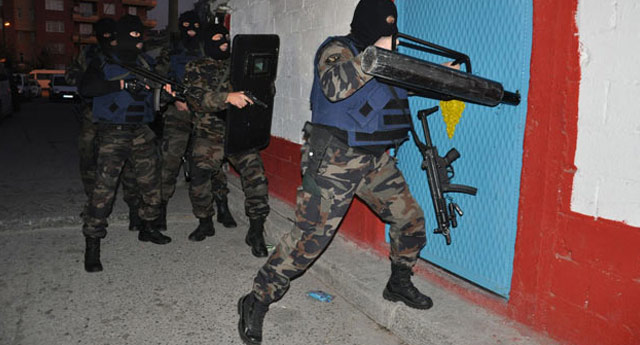Adana'da terör örgütü operasyonu: 21 gözaltı