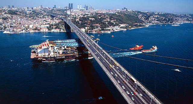 İstanbul Boğazı gemi trafiğine kapatıldı