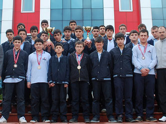 Özel Yavuz Selim Koleji güreşte kupaları topladı
