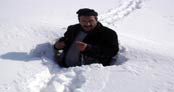 Bitlis'te evler kar altında kayboldu