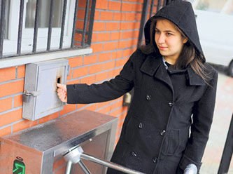 Lisede parmak izi uygulaması