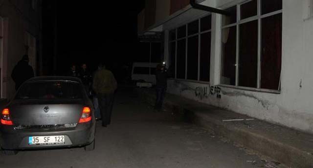 Kahvehane Önünde Boru Tipi Bomba Patlatıldı