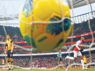 Arsenal, Blackburn'ü gole boğdu