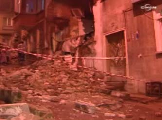 Beyoğlu'nda tarihi bina çöktü
