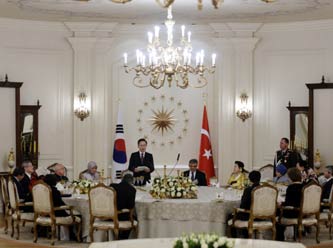 Gül'den konuk Cumhurbaşkanı onuruna yemek