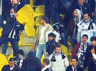 2012'nin ilk derbisine yine taraftarlar damgasını vurdu