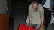 Kokoreççi şüpheli paketi açınca fırça yedi