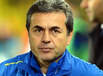 Fenerbahçe&#39;nin eski teknik direktörü Aykut Kocaman&#39;ın eşi Arzu Kocaman&#39;ın yüksek tansiyon nedeniyle 95 yaşında hayatını kaybeden anneannesi Emine Atakal, ... - 24085278_Aykut