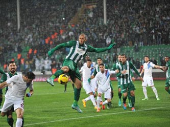 Bursa'da gözlerin pasını silen futbol şöleni