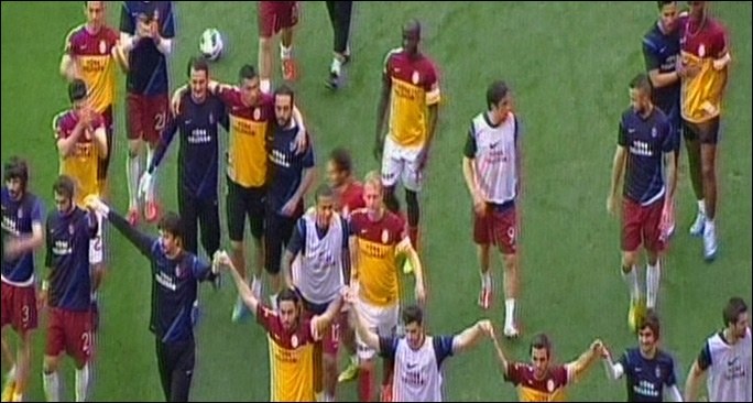 Galatasaray Ve Trabzonspor Dan Tarihi Goruntu